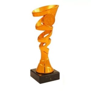 Pikado trofej, sportski dizajn, mermerna postolje, bronzana boja, visina 18 cm